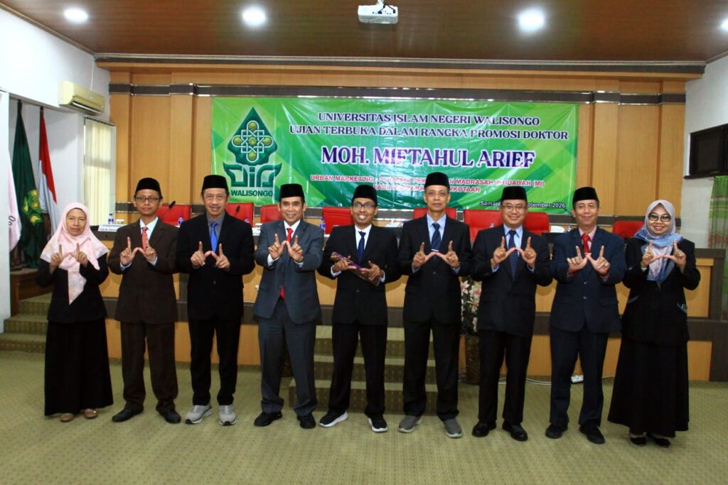 Sosok Arief, Guru MI Mantan Loper Koran Raih Doktor UIN Walisongo – UIN Walisongo 1 Sosok Arief, Guru MI Mantan Loper Koran Raih Doktor UIN Walisongo – UIN Walisongo